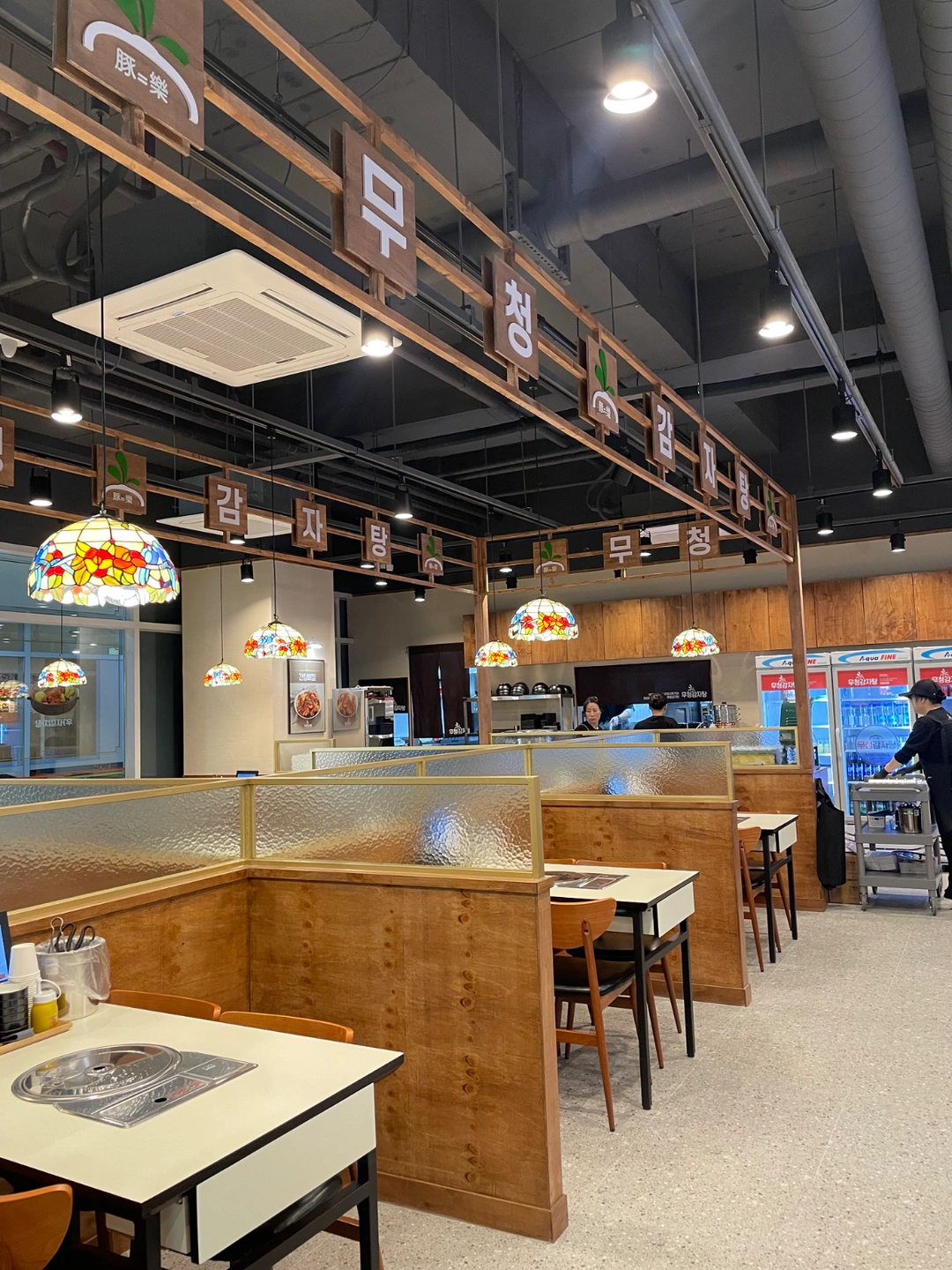 무청감자탕에서 평일 점심타임 홀서빙구합니다.
