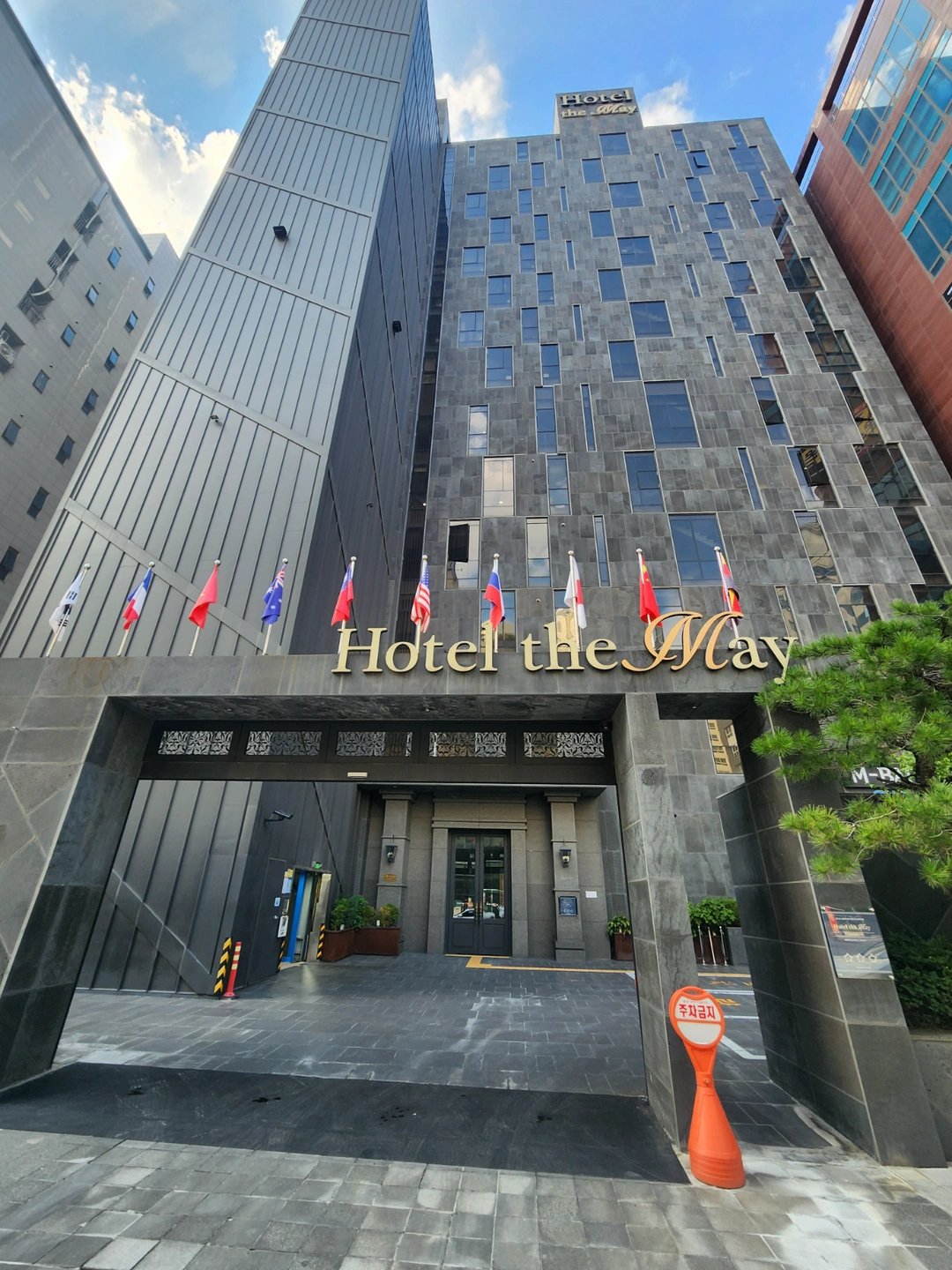 별호텔더메이 조리사님 구인합니다.. 월6회휴무