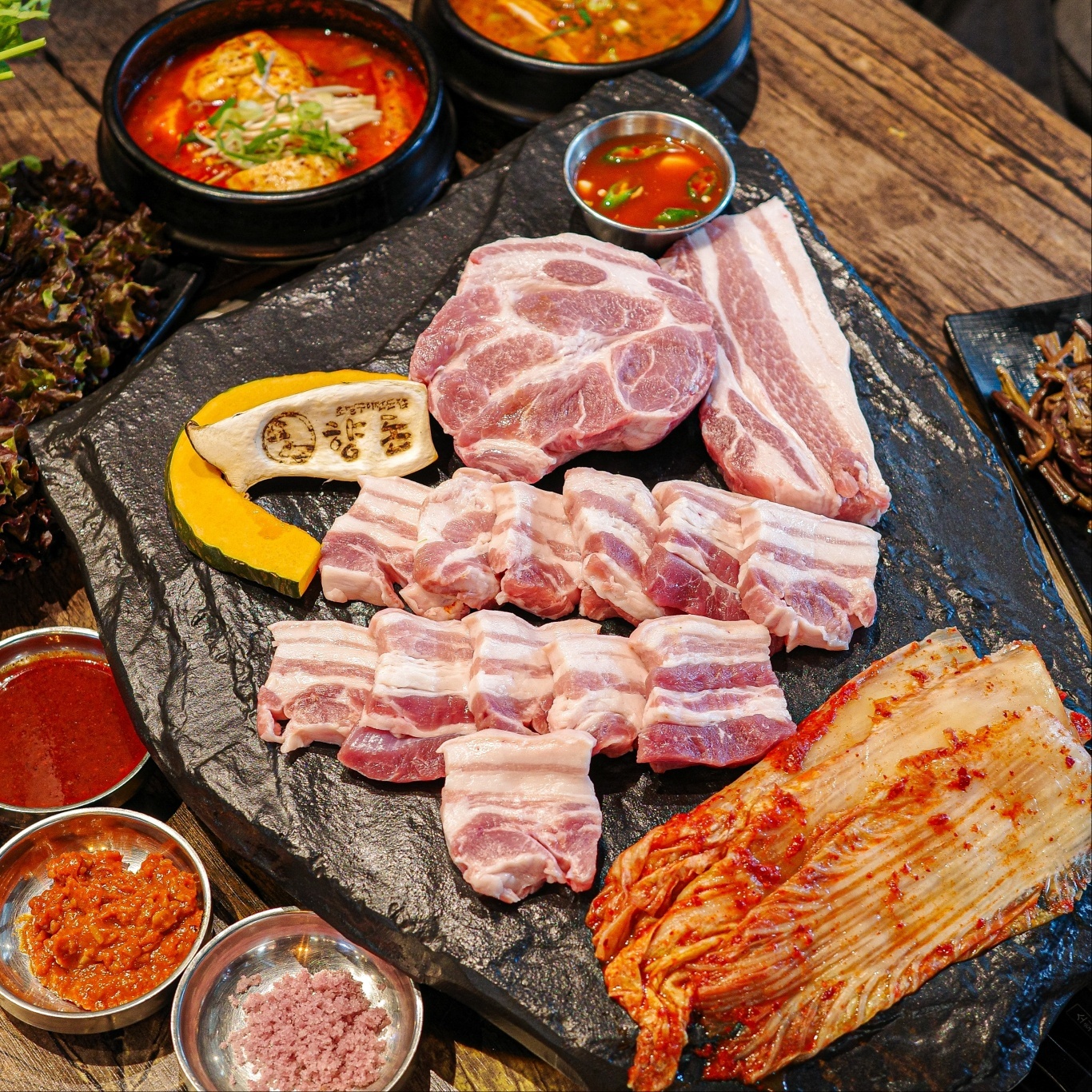 향돈에서 홀서빙알바를 모집합니다 ㅎ 공고 썸네일