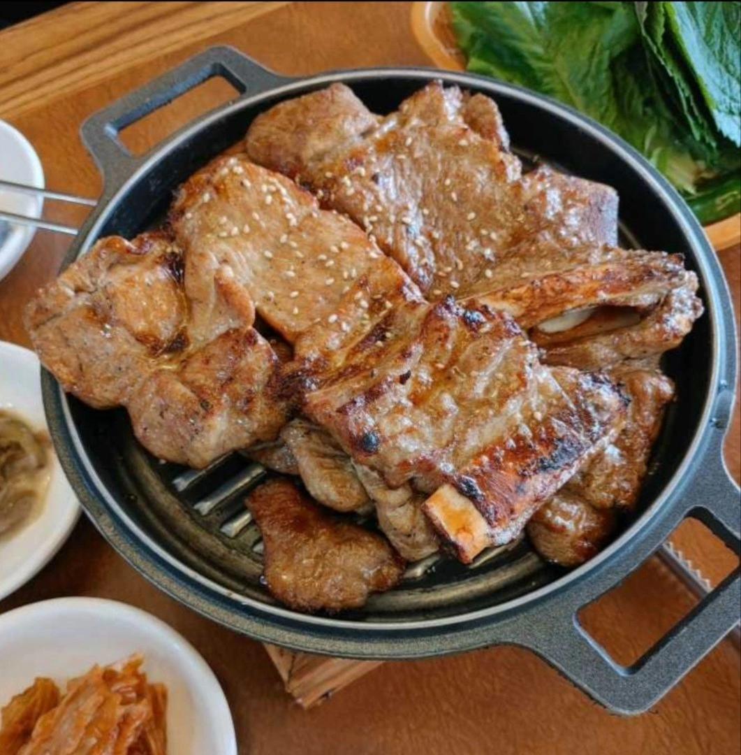 (외국인 O)숯불갈비 초벌 굽는 알바 직원 구합니다.