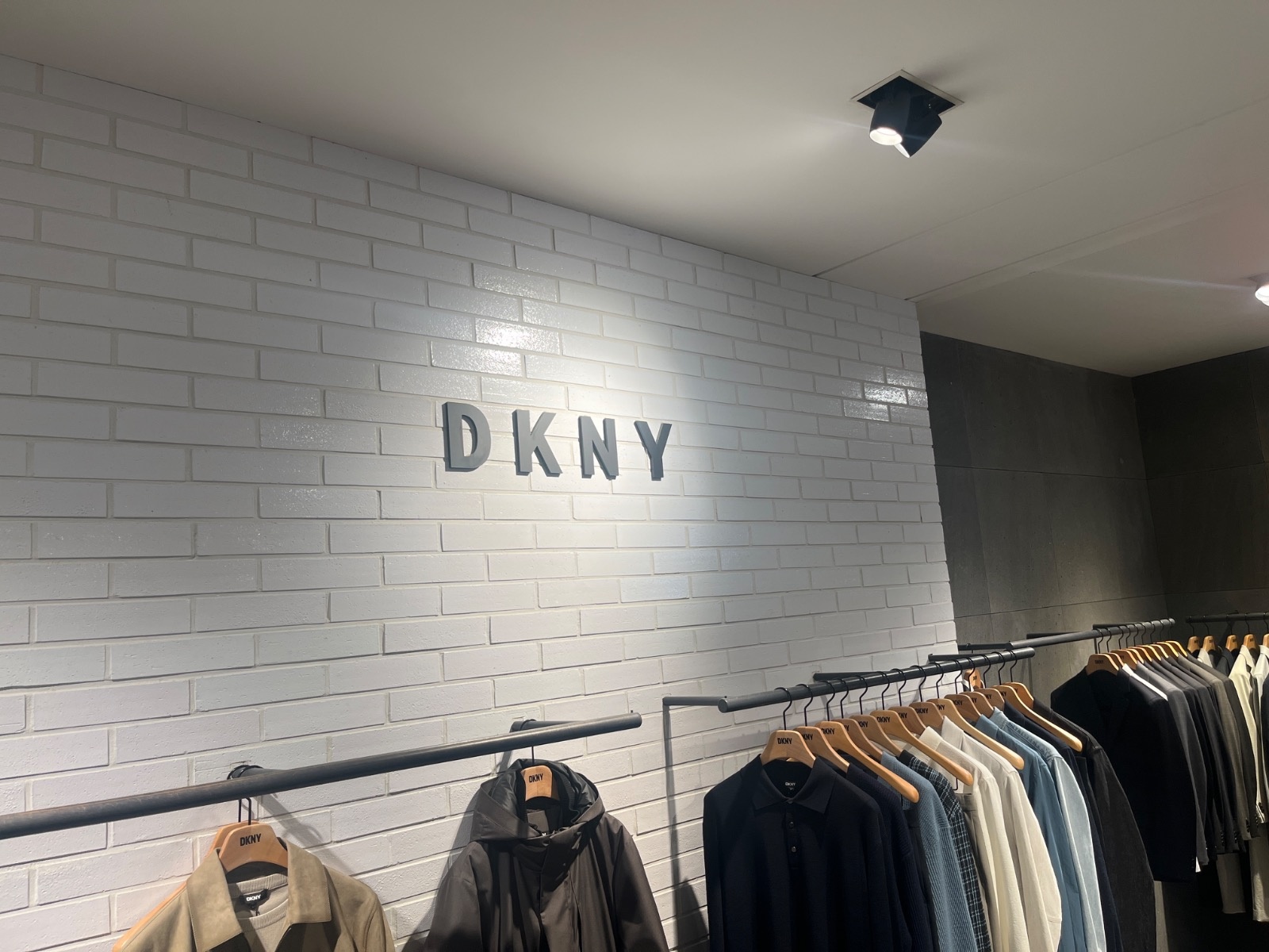 용산 아이파크 DKNY 주 4일 직원 공고 썸네일