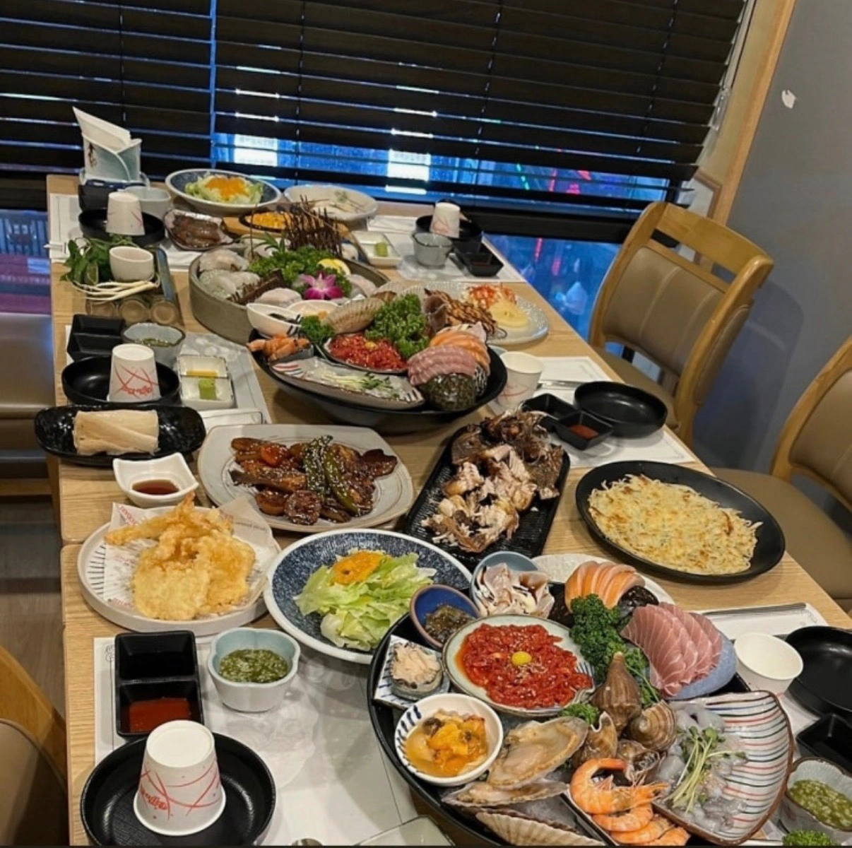 어다리횟집송도점에서 홀여.사님,직원,알바 구합니다