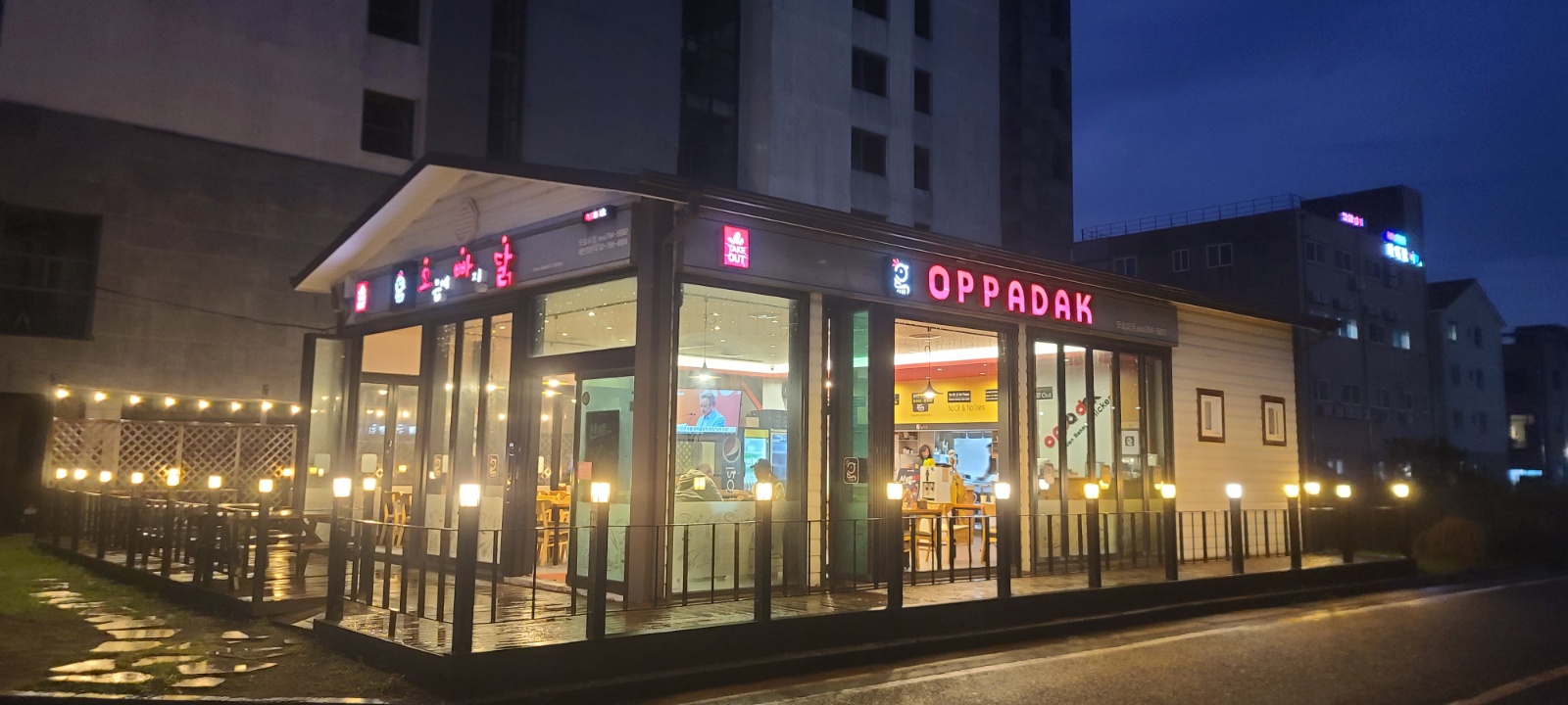 오븐에 빠진닭 홀 알바 구해요 공고 썸네일