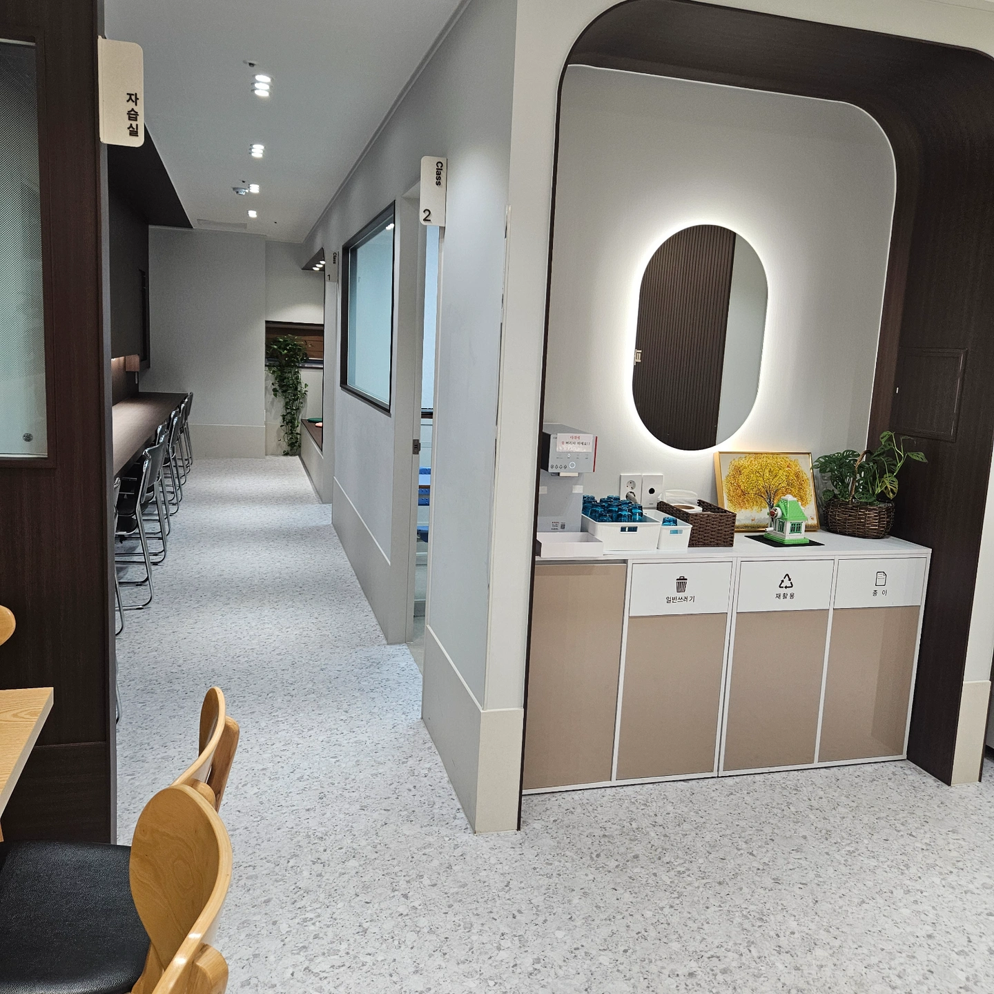 영어 파트타임 선생님 모십니다.