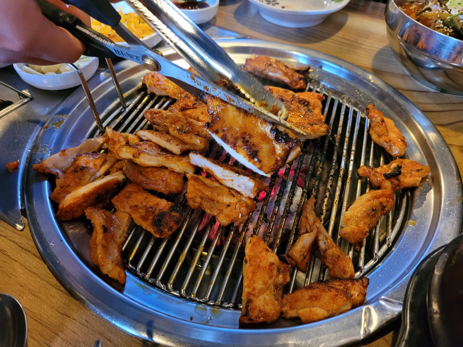 춘천원조참숯닭갈비 주방직원 구합니다(실수령 230만원)