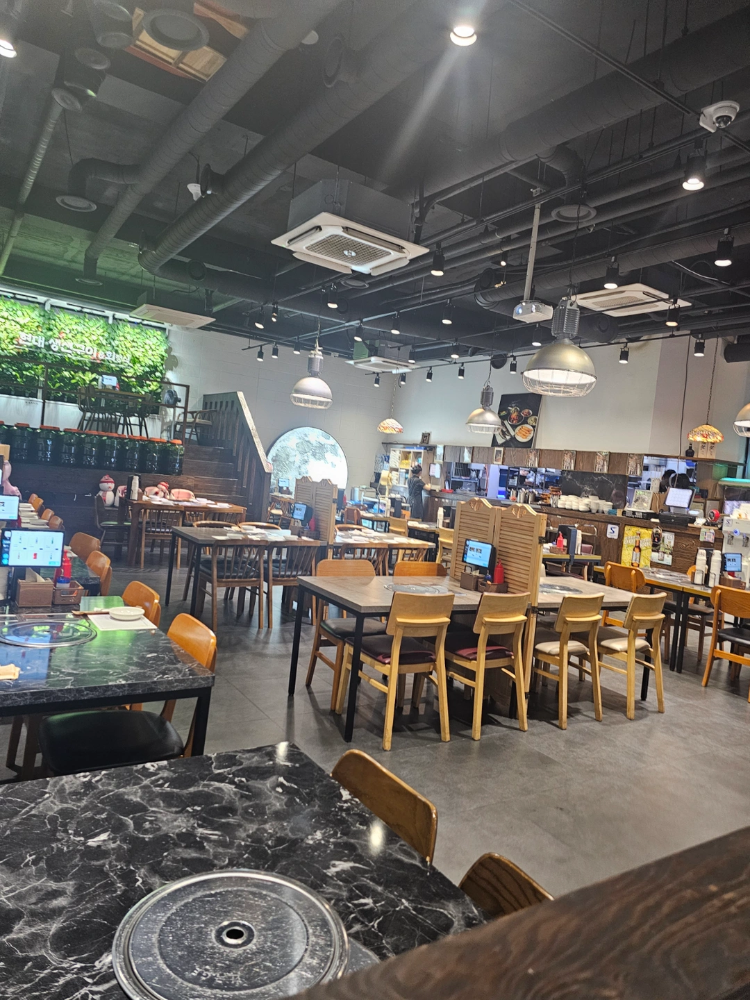 홀서빙오전파트구합니다.