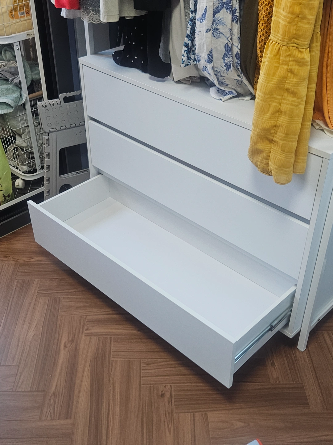 맥가이버님 옷장서랍 고쳐주실분!