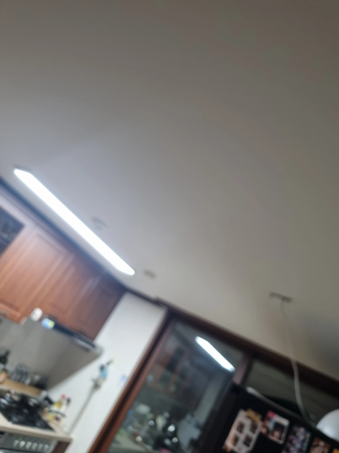 천장 전등 벽뚫고 전등 위치 조정