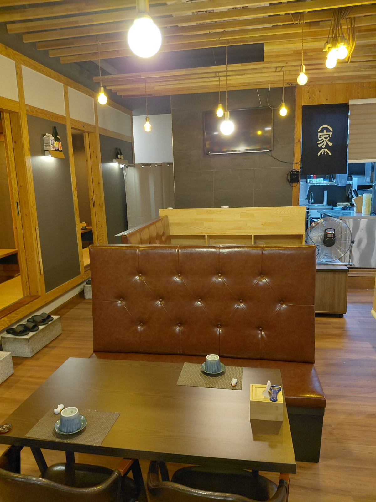 정식당 홀써빙구합니다. 공고 썸네일