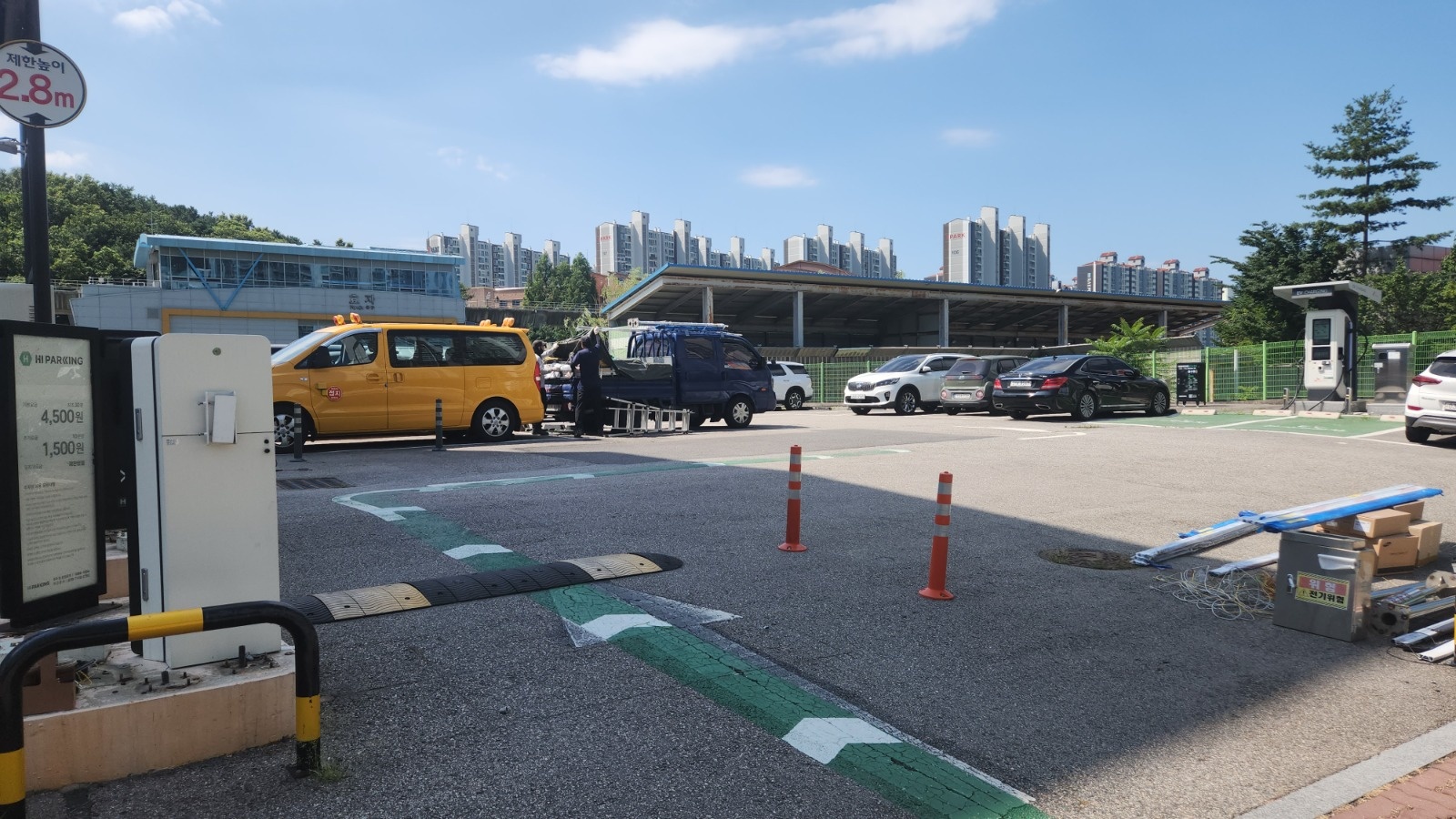 야외 주차장 공사 신호수 공고 썸네일