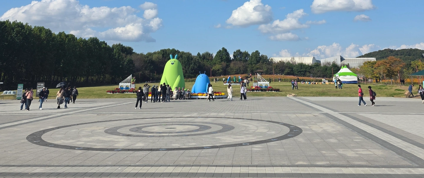 드림파크 국화축제 푸드트럭존 테이블 청소 및 쓰레기정리