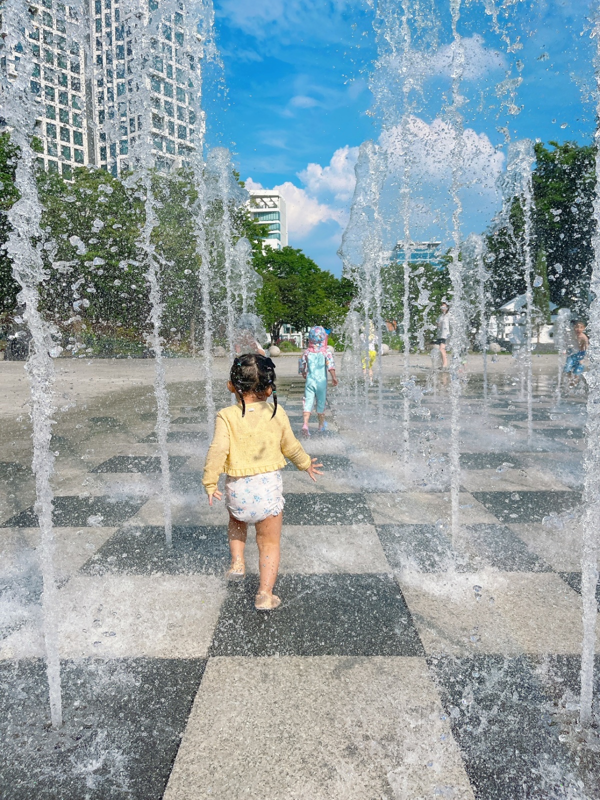만2살, 만1살 자매 등원도우��미 구합니다. 공고 썸네일