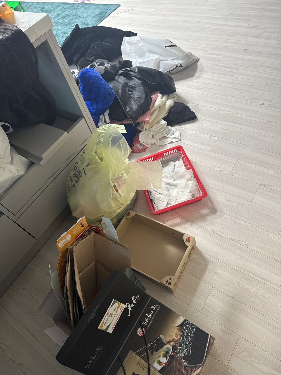 청소 좀 해주세여
