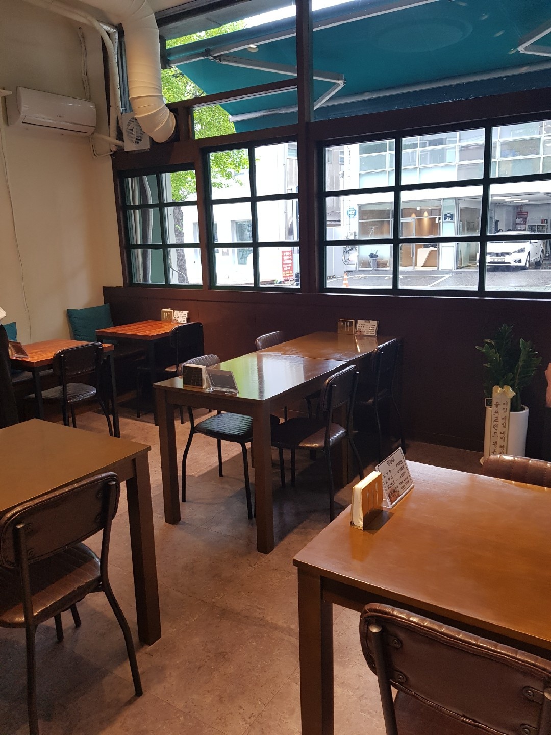 식당 점심 피크시간 2시간반 알바 구합니다. 공고 썸네일