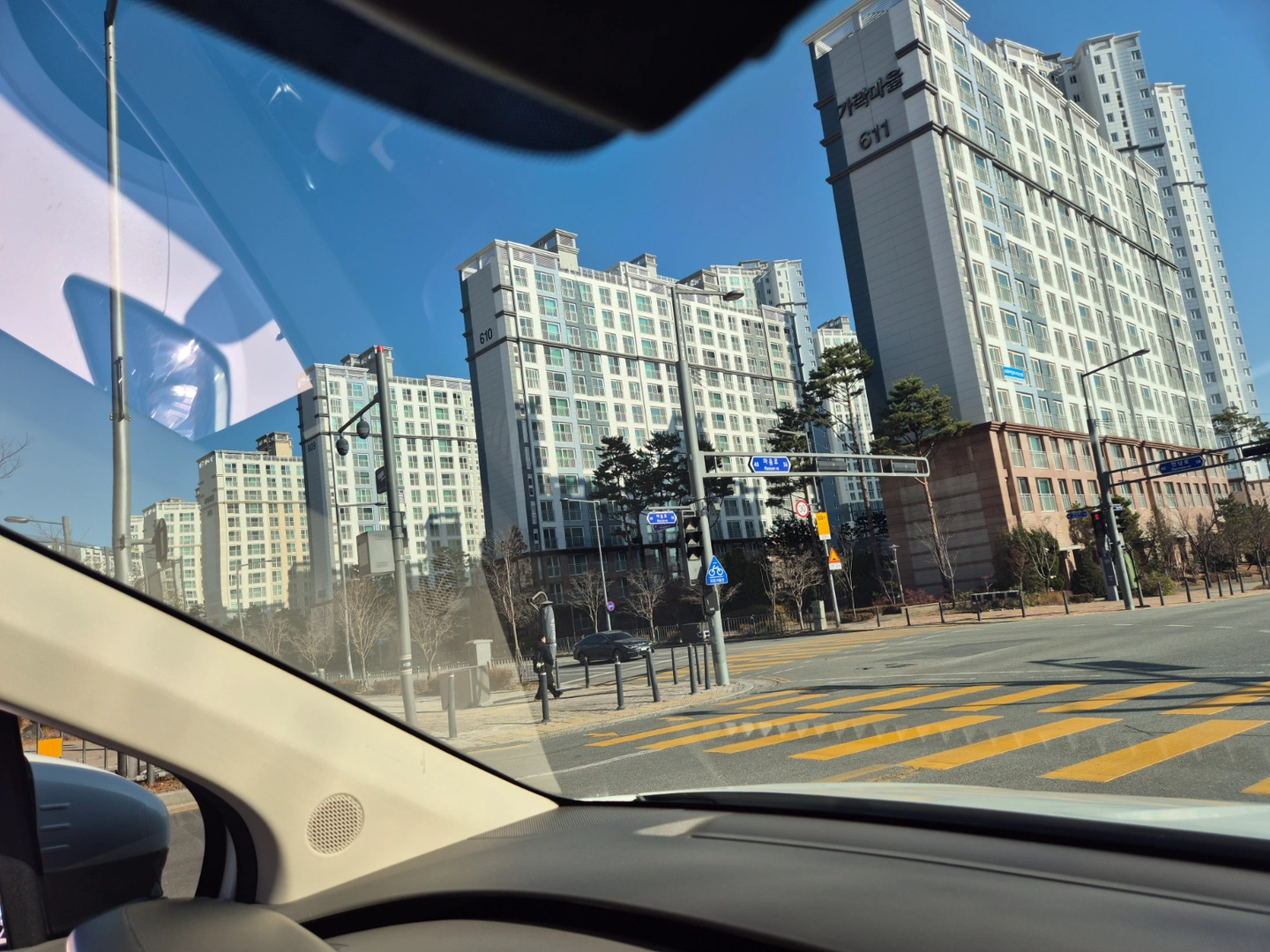 학교 앞 전단지 나누어주기