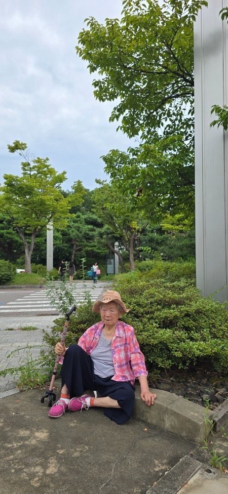 여자어르신 아침에 돌봄센타차량 탑승 도움이 필요합니다. 공고 썸네일