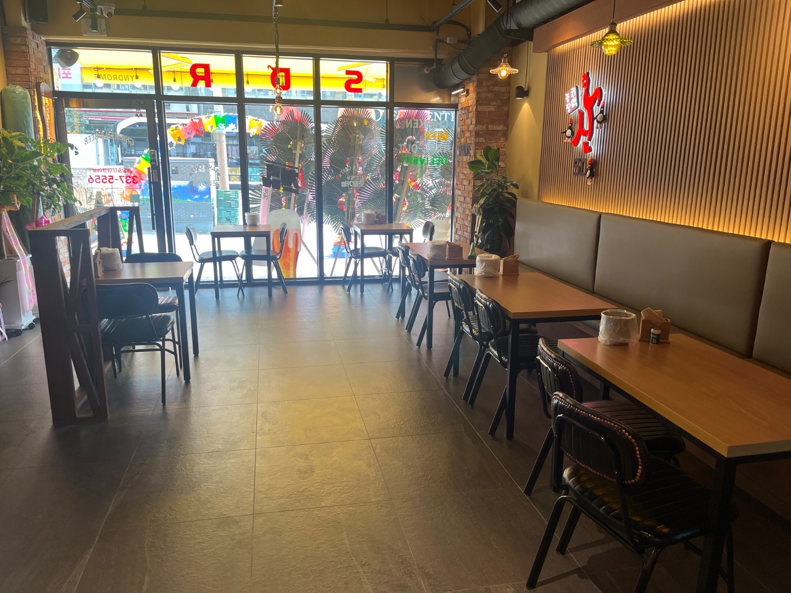 치킨집 서빙및 주방보조 구합니다 공고 썸네일