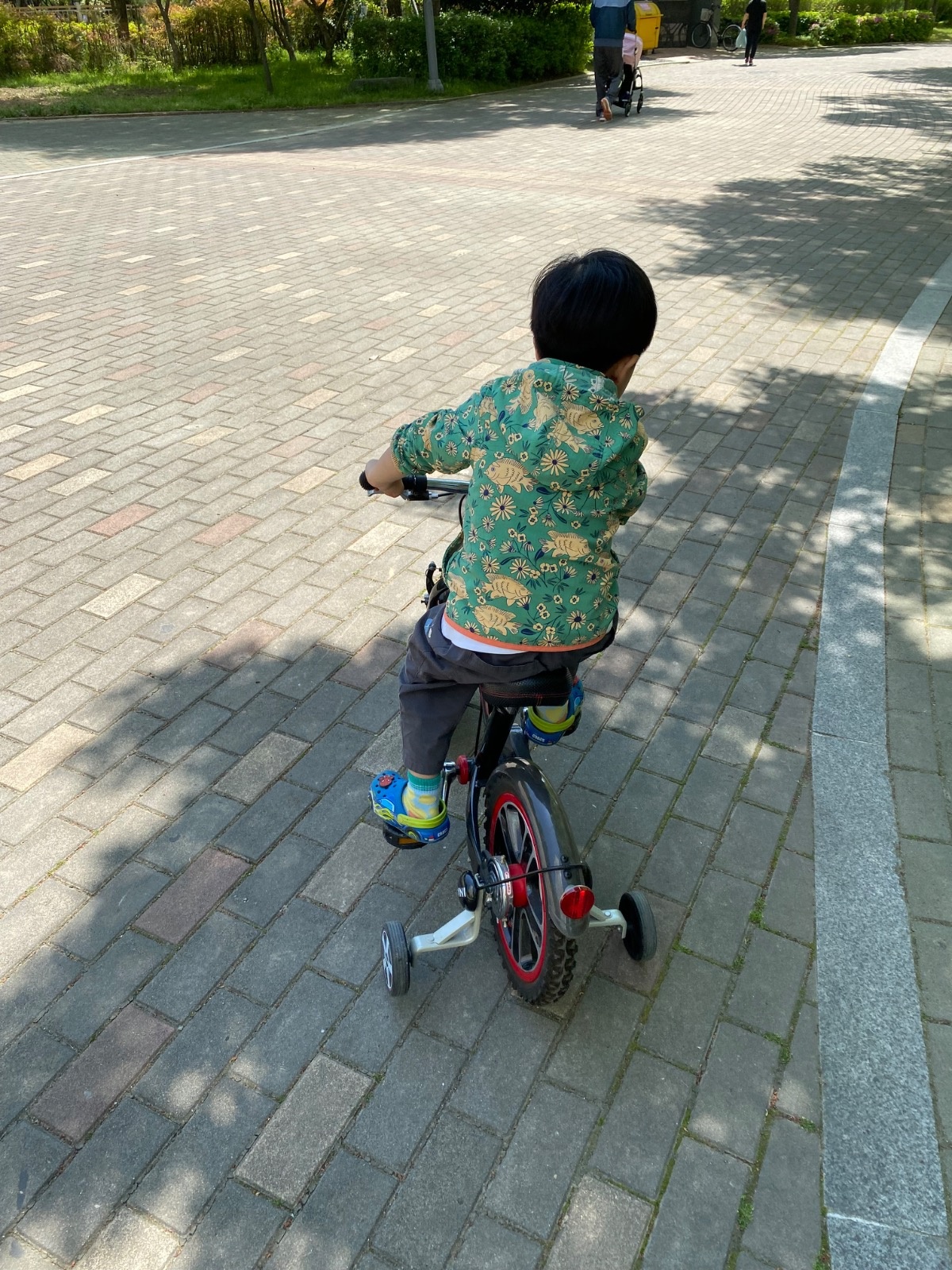 하원 라이드와 돌봄 (5,2살 남아/저녁 2시간씩) 공고 썸네일