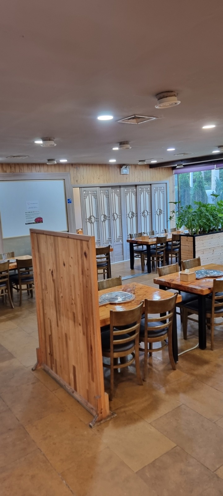 고깃집 홀서빙, 주방보조 직원구함 공고 썸네일