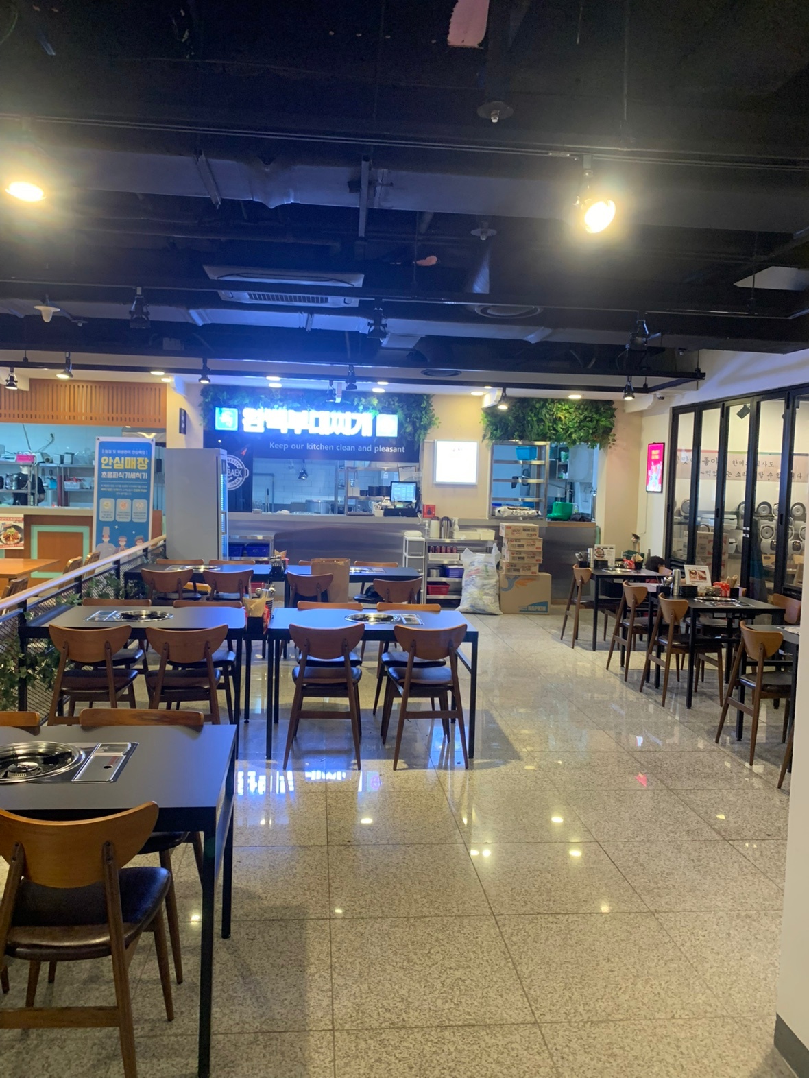 완백부대찌개 상암 DDMC점 월-목11-14 서빙구해요 공고 썸네일