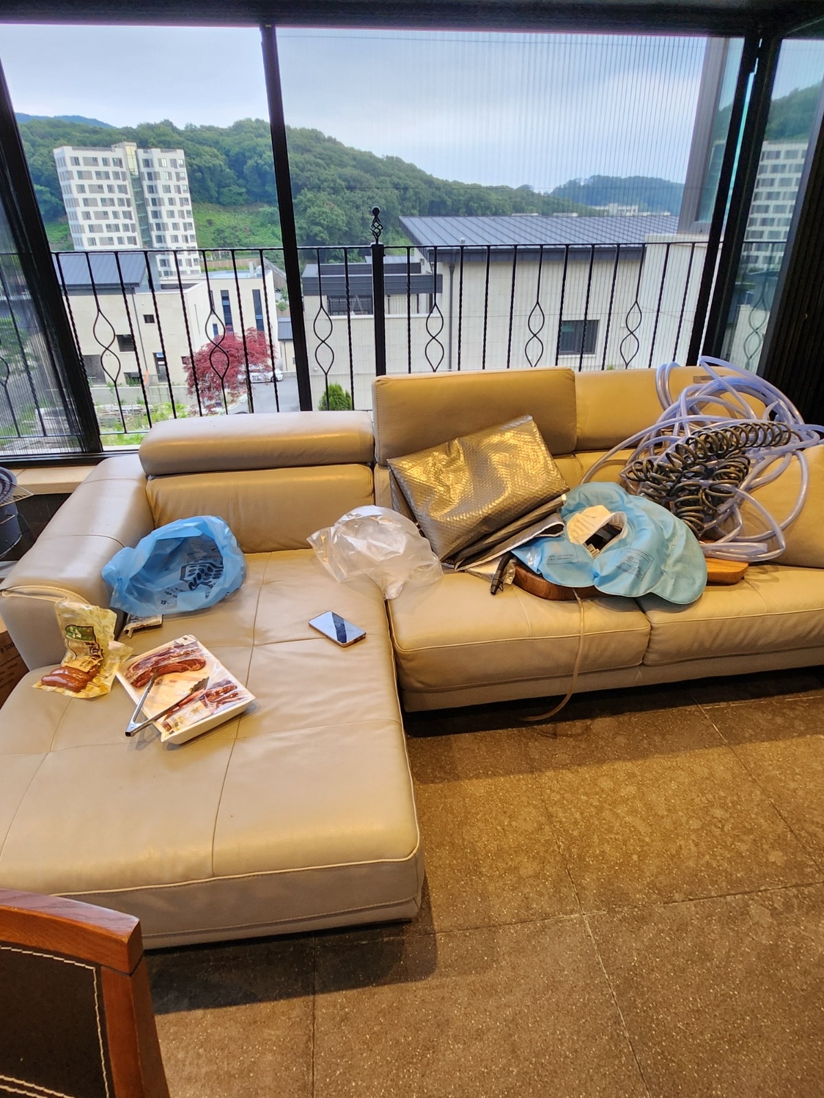 소파 가져가실분 (2층 타운하우스. 사다리차 필요) 공고 썸네일