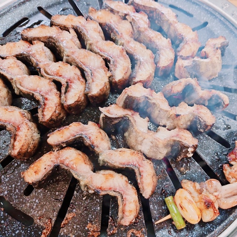 홀써빙 주말종일  학생. 외국인은 안됩니다 공고 썸네일