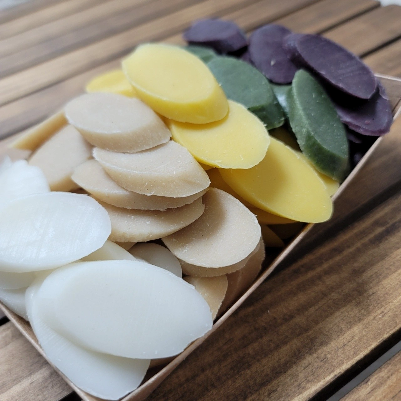 떡국떡 썰고 담는 작업해줄신분1명