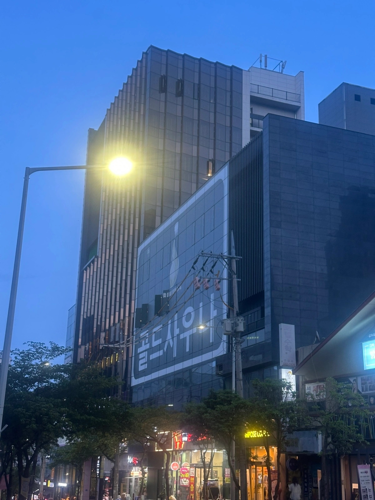 Hiring English Speaking Staff