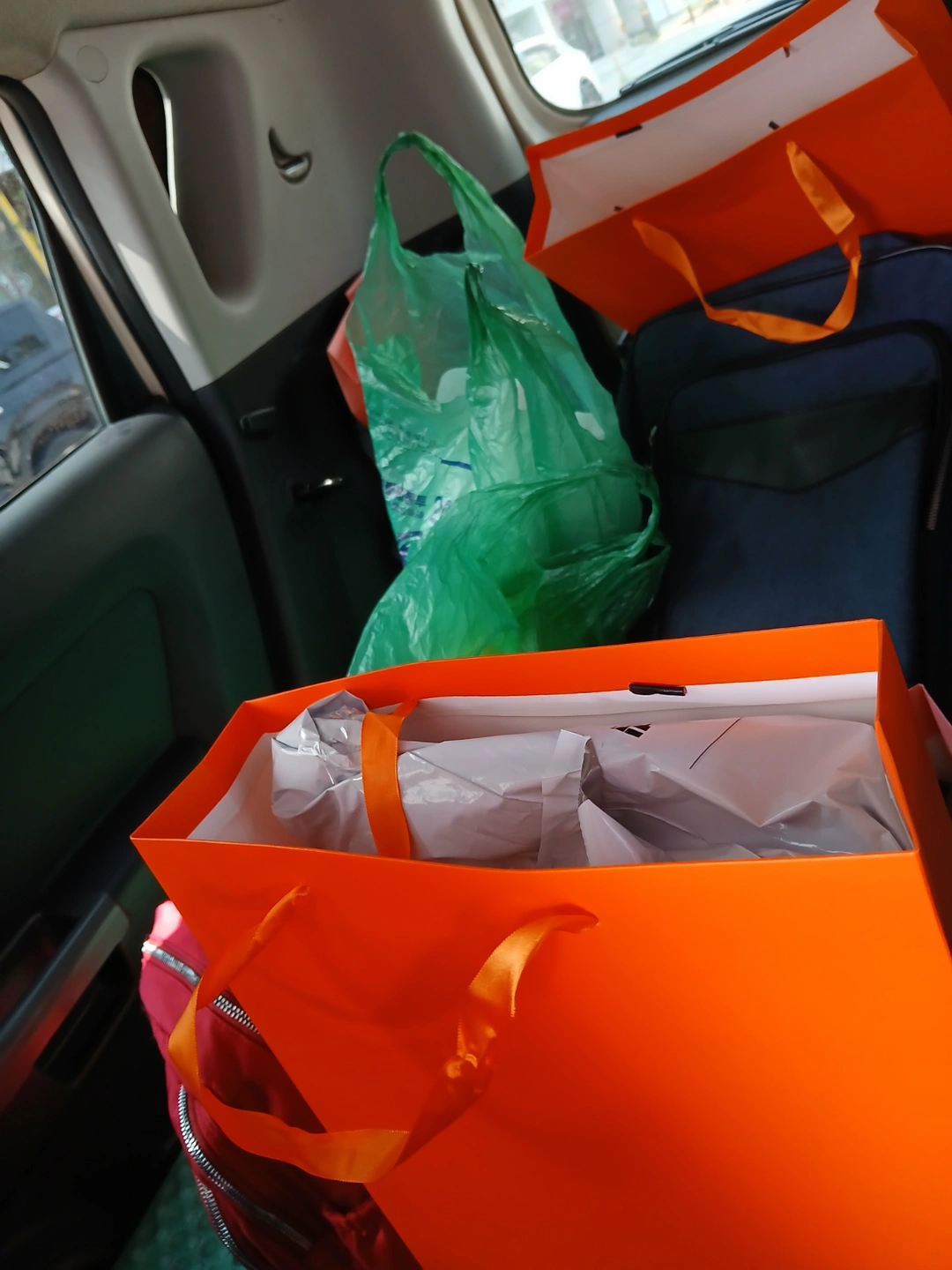 쇼핑물건옮기기 주차장에서 근처 빌라일층 오후1시