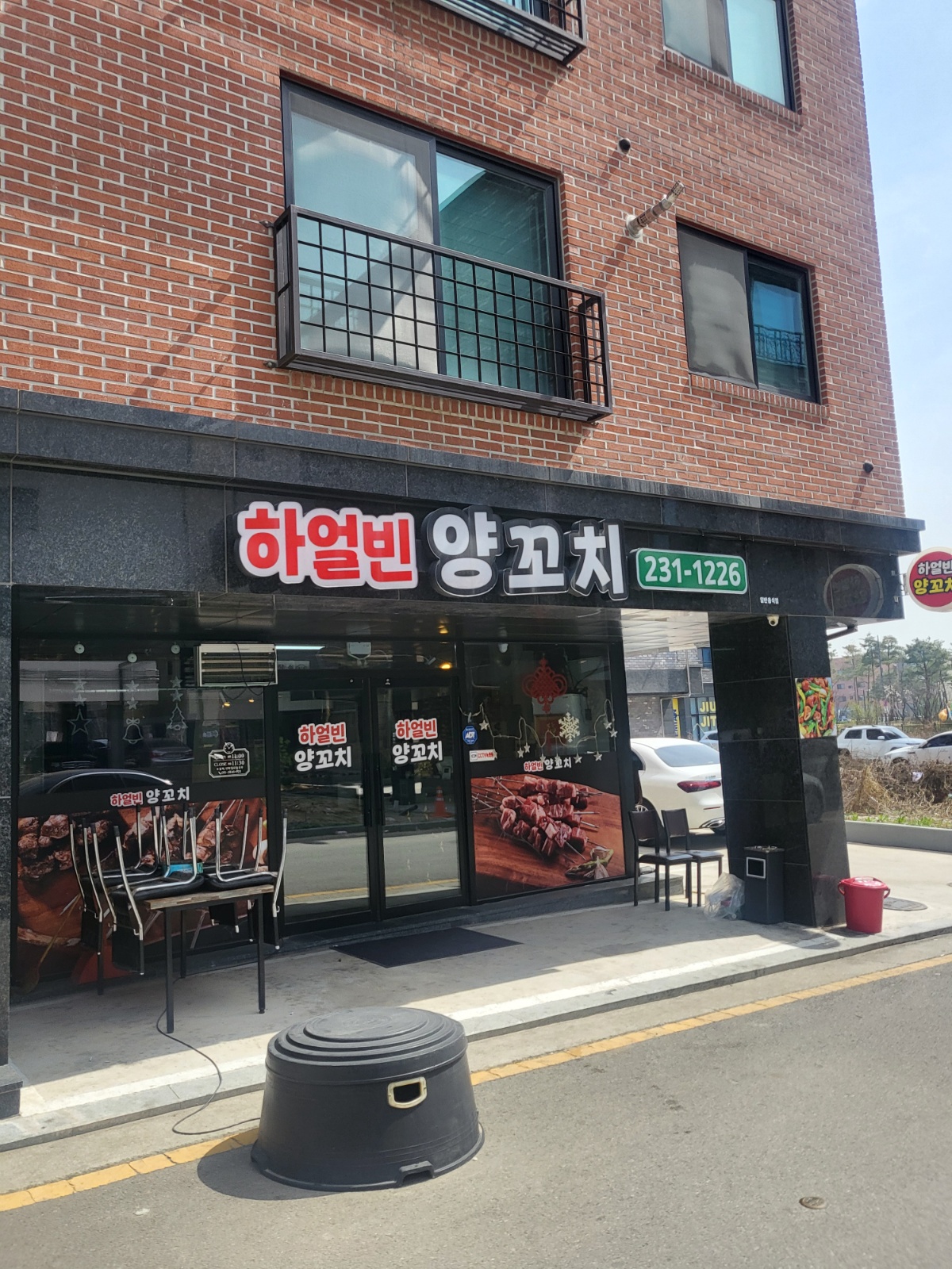 월요일 부터 토요일 까지 홀서빙 구합니다. 공고 썸네일