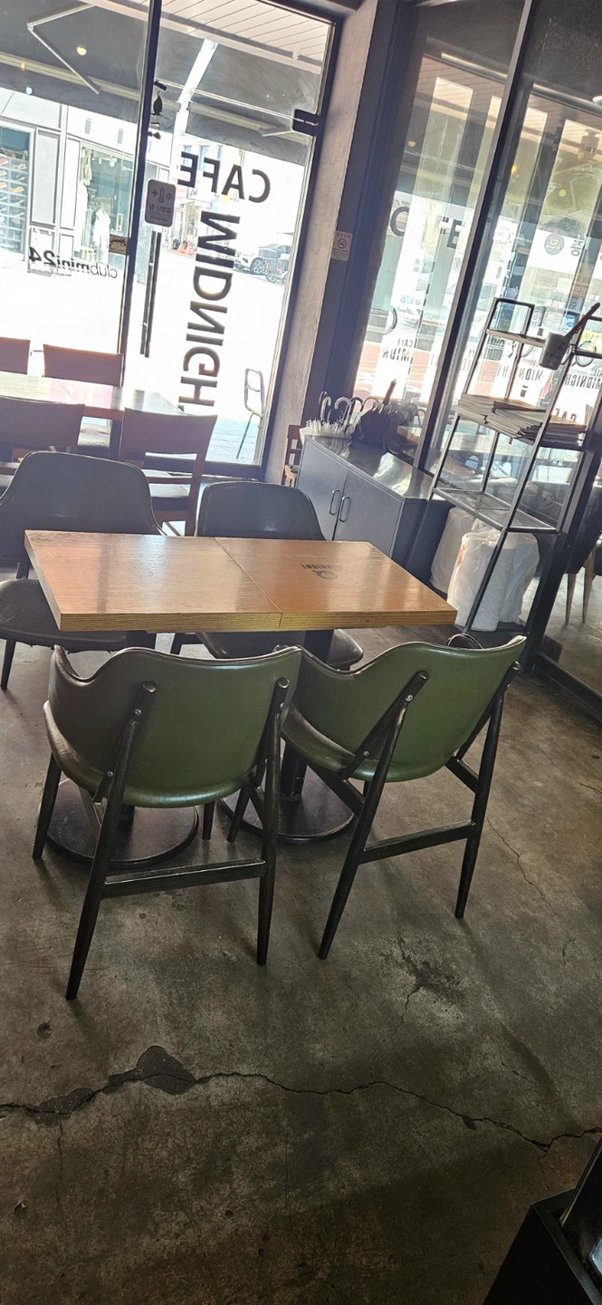 시급 13500이상 카페알바 직원 구합니다 미드나잇