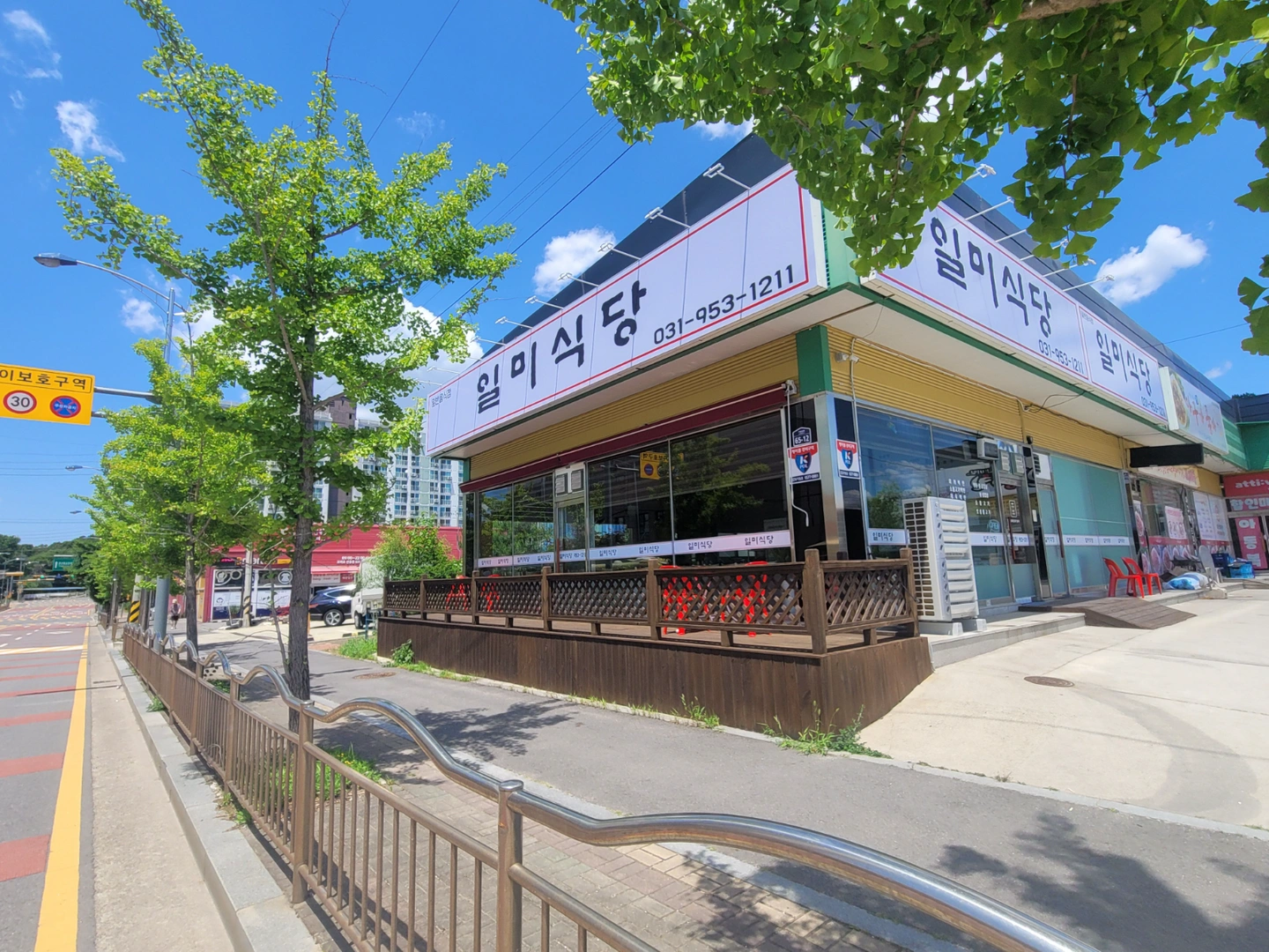 오후 홀 서 빙