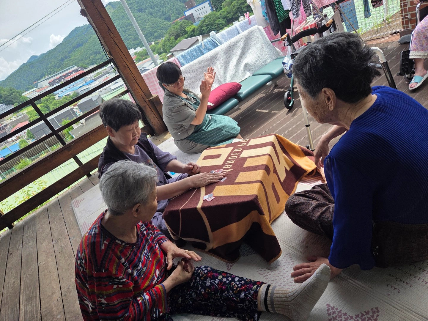 퐁당당 요양보호사 선생님 구인합니다.