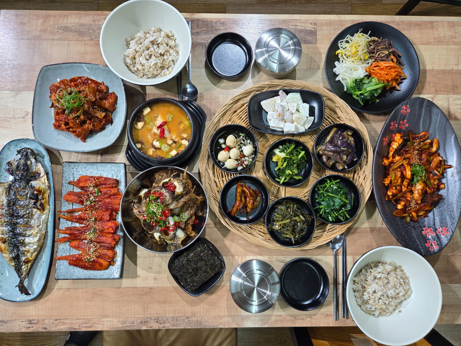 홀서빙 알바 (오전9시~오후2시) 공고 썸네일