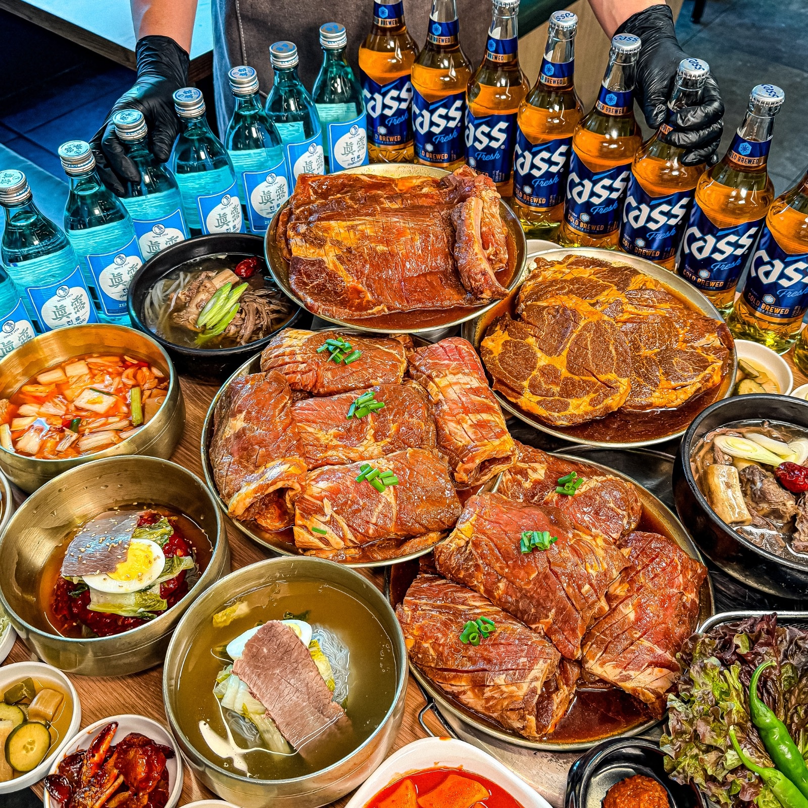 흥부골 홀서빙 직원 구합니다! (월6회휴무)320만원 공고 썸네일