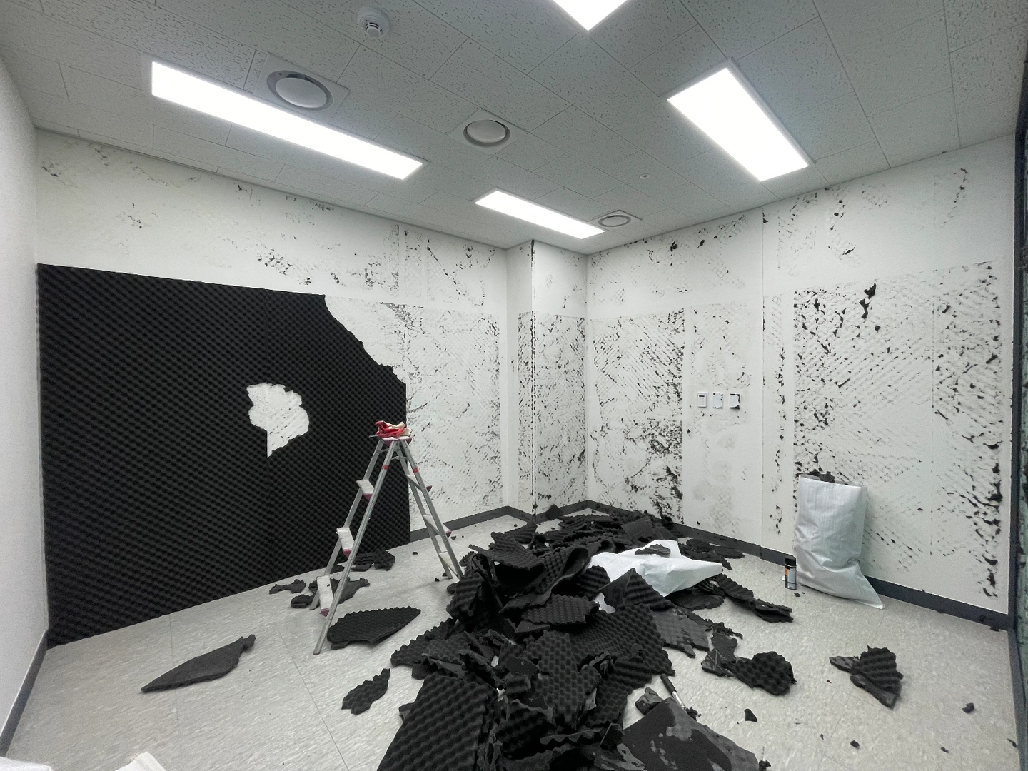벽면 샌딩 페인트 작업 가능하신분