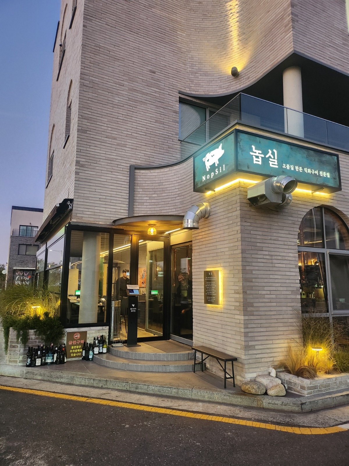홀 근무(주휴포함 14000원대) 공고 썸네일