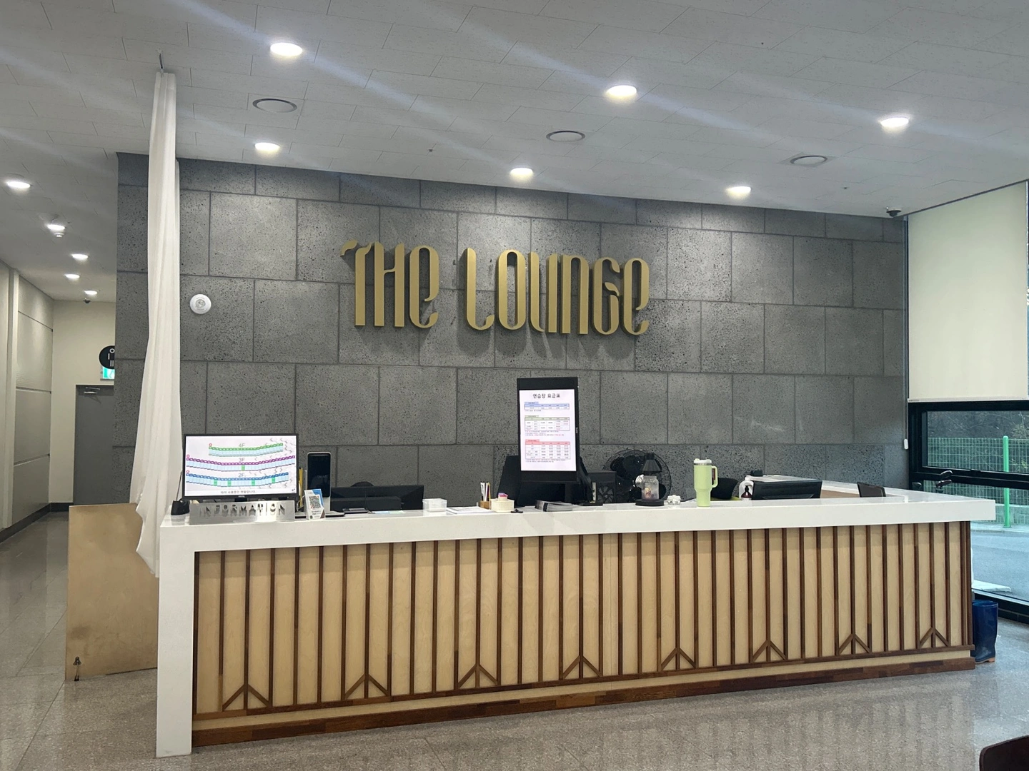 더라운지현대 골프연습장 프론트직원모집