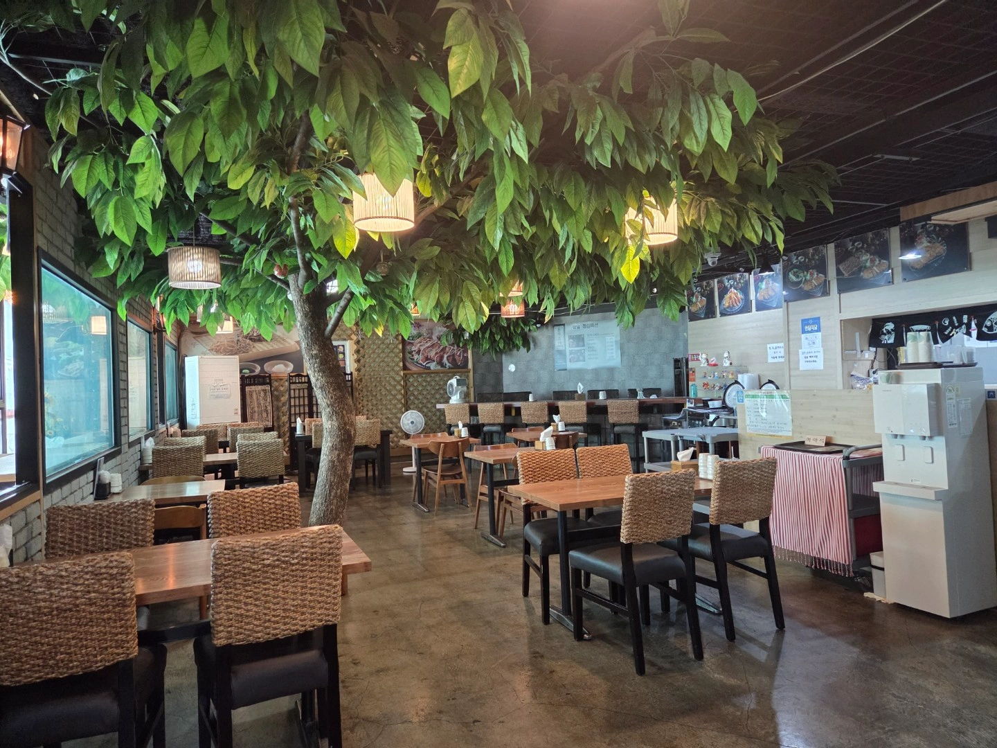 돈카츠야 메가박스점 홀서빙 및 주방보조 하실분