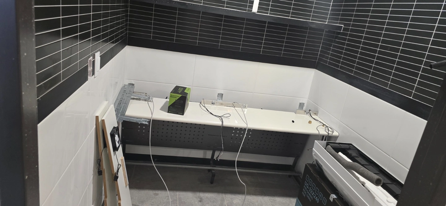 Pc방 PC 설치 보조 알바입니다
