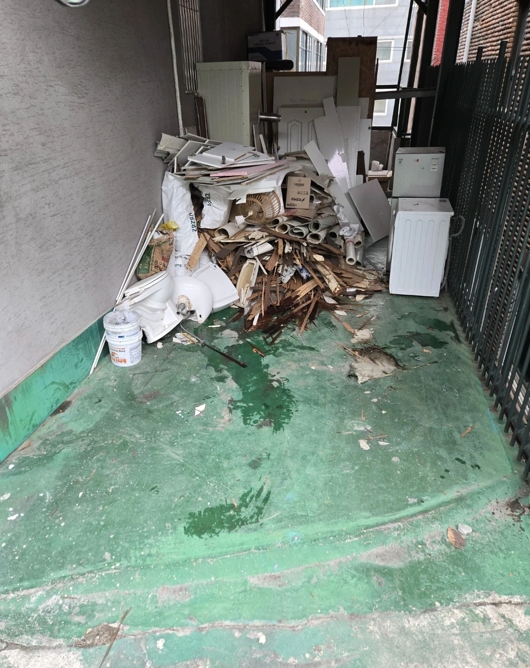 폐기물 수거해서 버려주실분 트럭필요해요