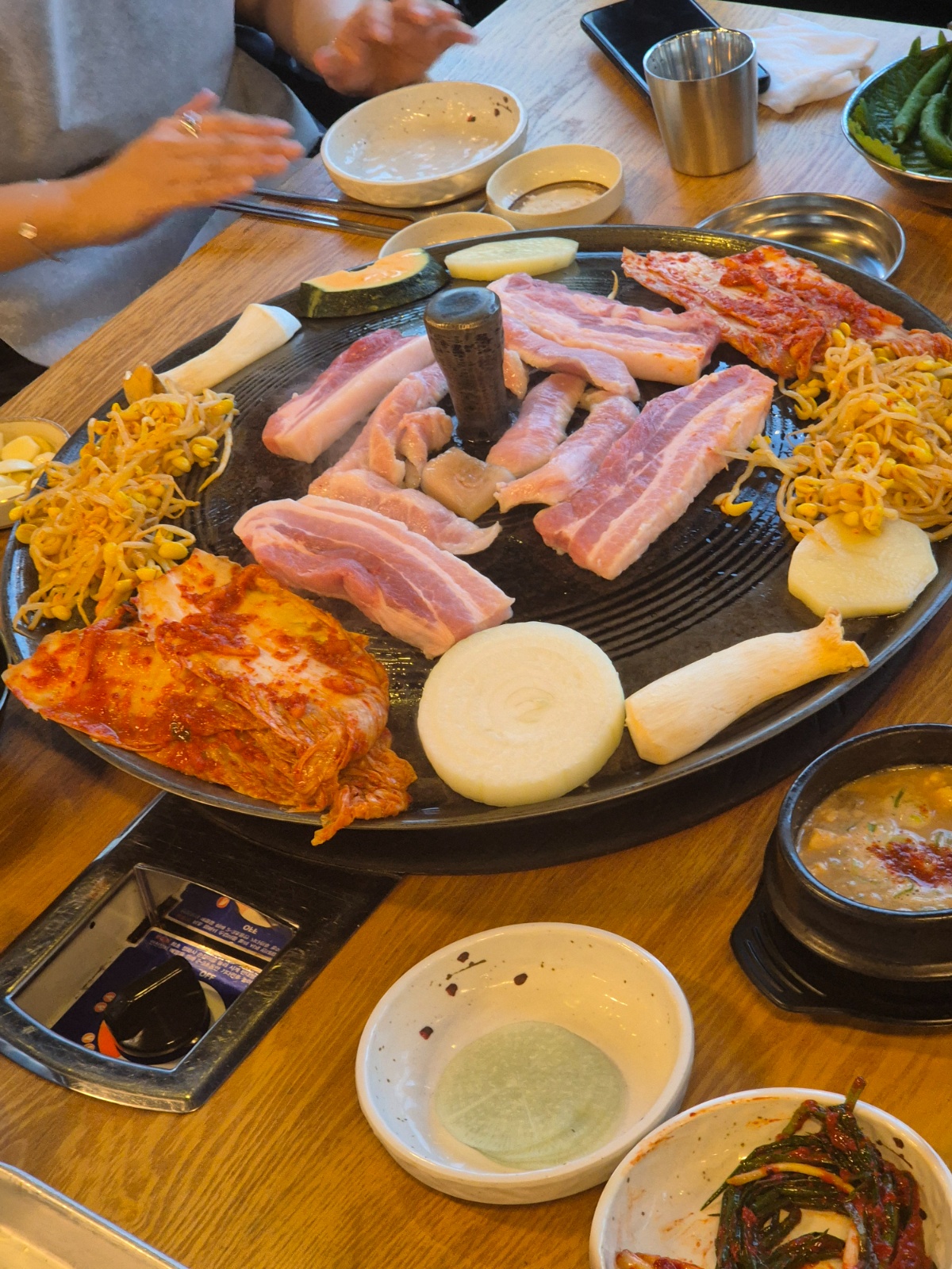 홀서빙 직원과 알바를 구합니다. 공고 썸네일