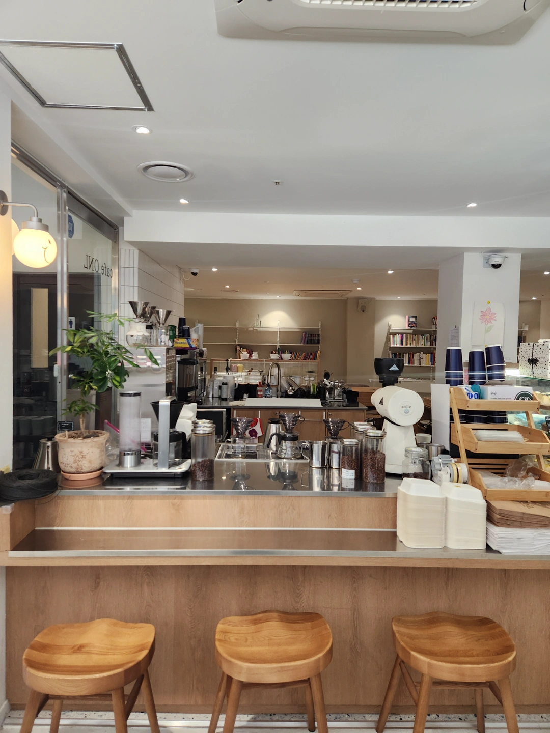 정오의공방 x cafe ONL 파트타이머 구합니다.