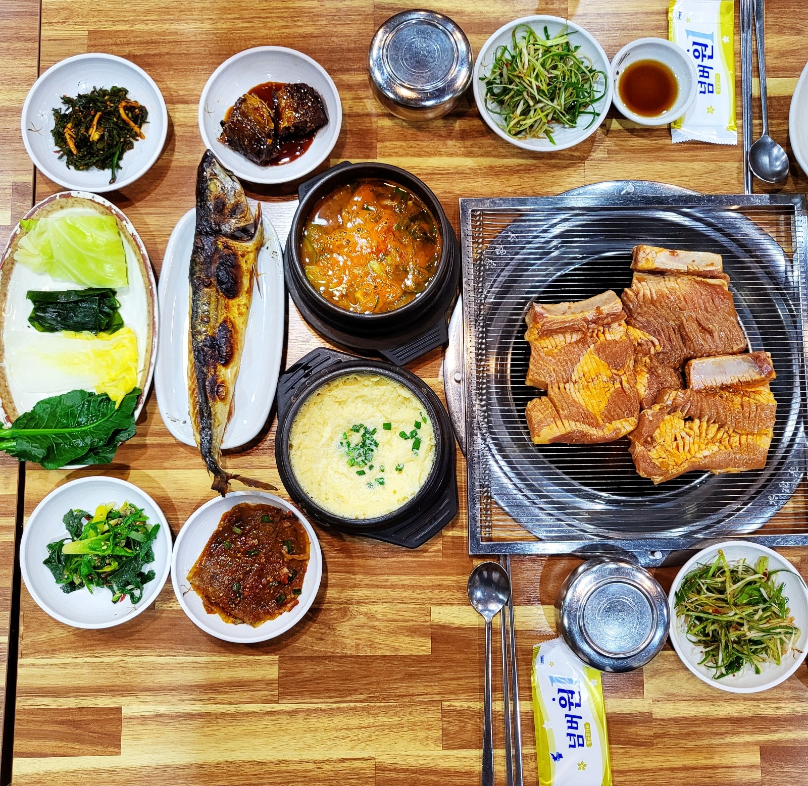 홀서빙구합니다. 직원 및 일당 알바 구합니다. 공고 썸네일