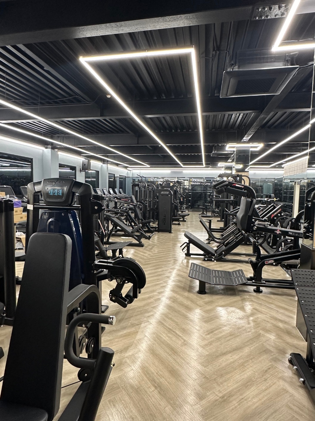헬스장 주말마감 인포+청소 알바 구합니다. 공고 썸네일