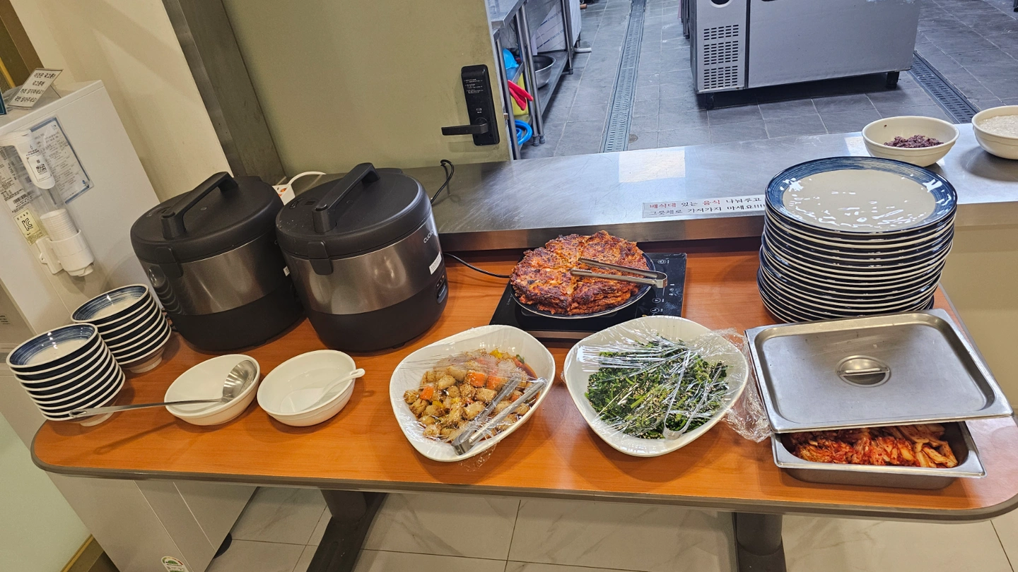 구내식당 부조리사 구합니다.