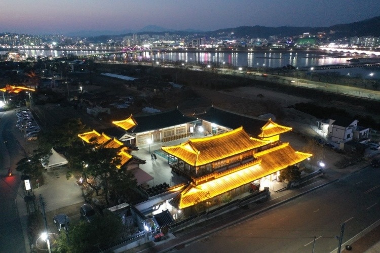 예미정에서 정직원 홀서버, 주방보조를 모집합니다. 공고 썸네일