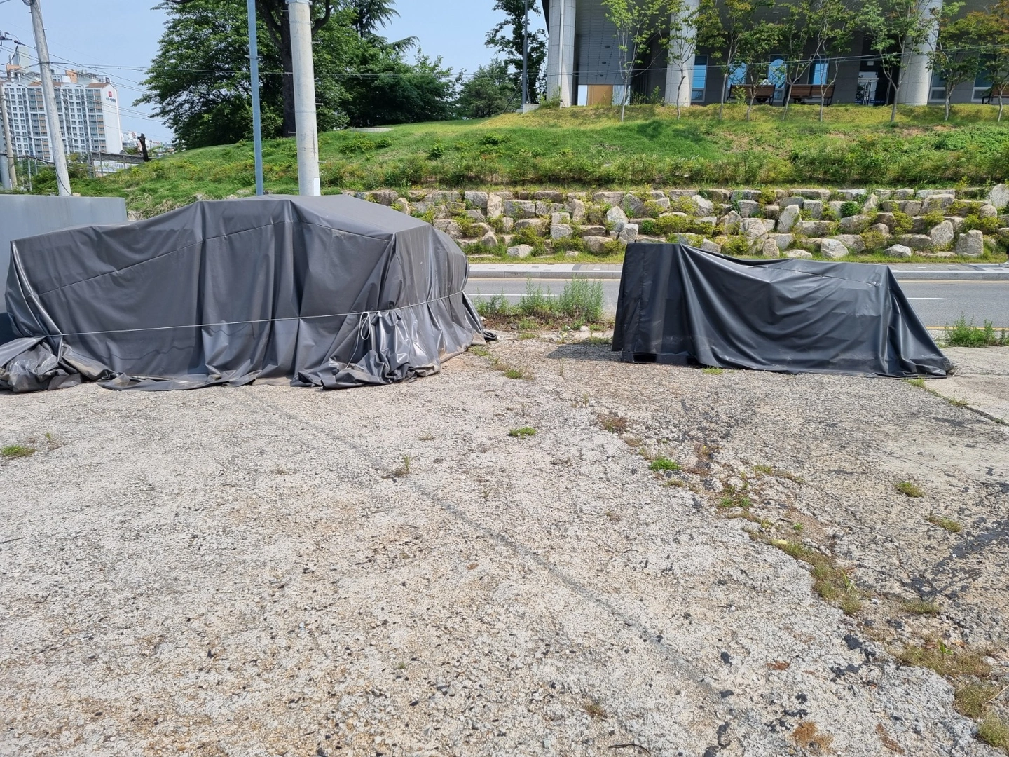 짐 옆으로 옴기는 작업요 사진상