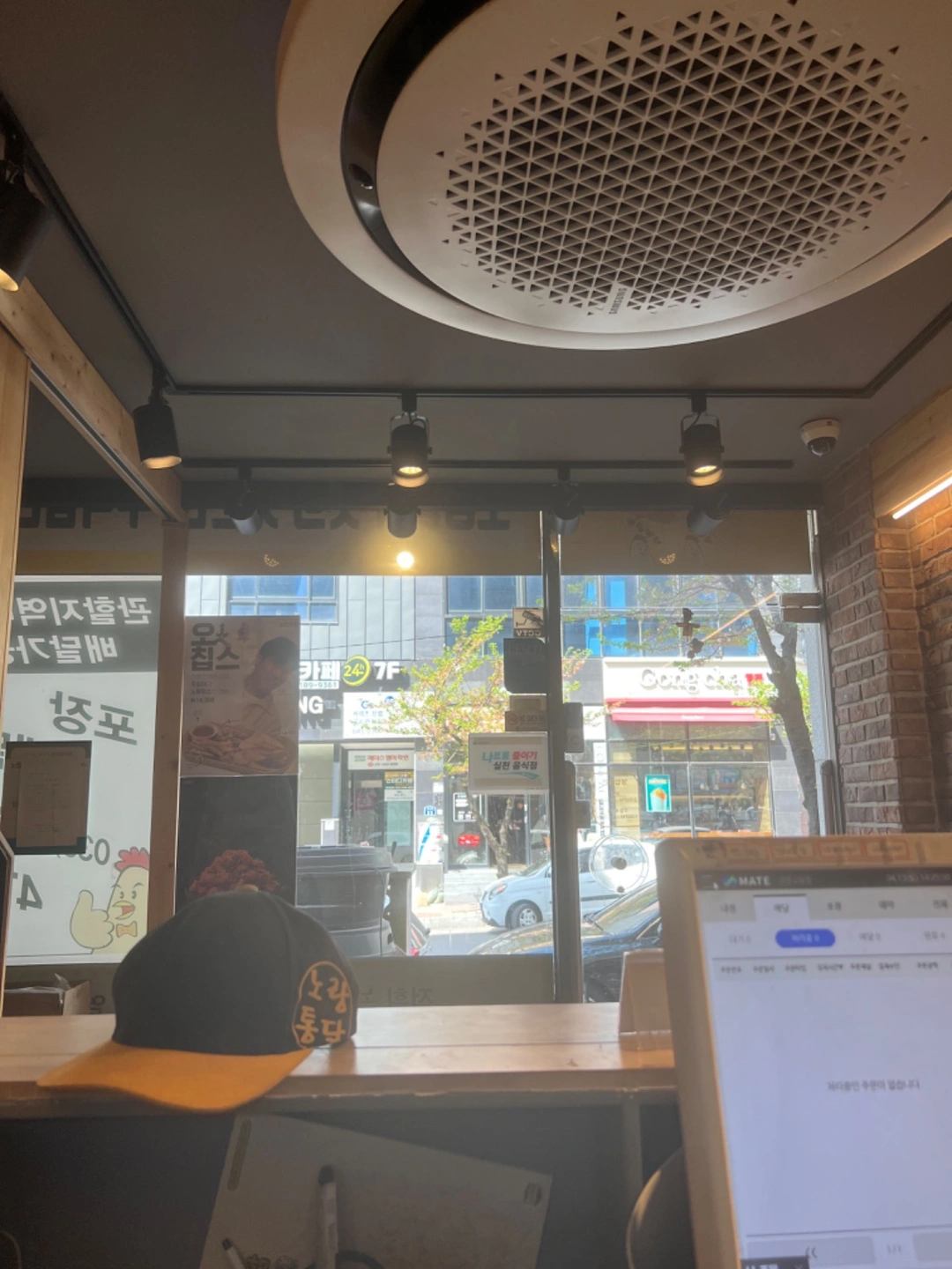 노랑통닭 강릉 교동점 일,월 알바구합니다.