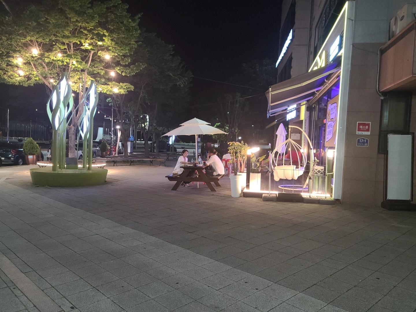 서빙설겆이등 업무보조 알바 구합니다.
